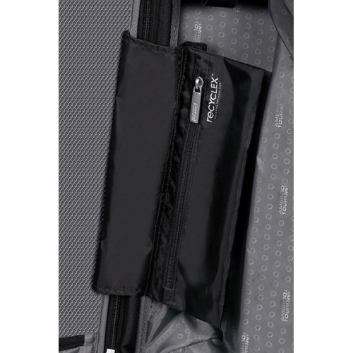 Чемодан American Tourister STARVIBE BLACK 37/41L MD5*09002 маленький (S)